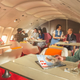 Imagen promocional de Panam que mostraba el lounge en el interior de la “joroba” de sus 747